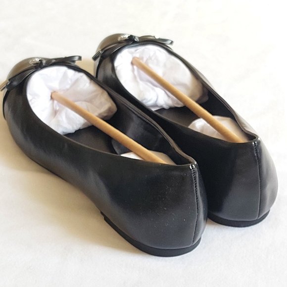 MICHAEL KORS - Melody Two-Tone Ballet Flat - Picture 2 of 7